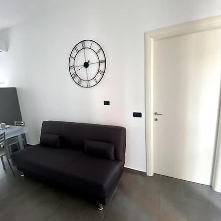 Nice House Luminoso Con Terrazzo Gallarate Bagian luar foto