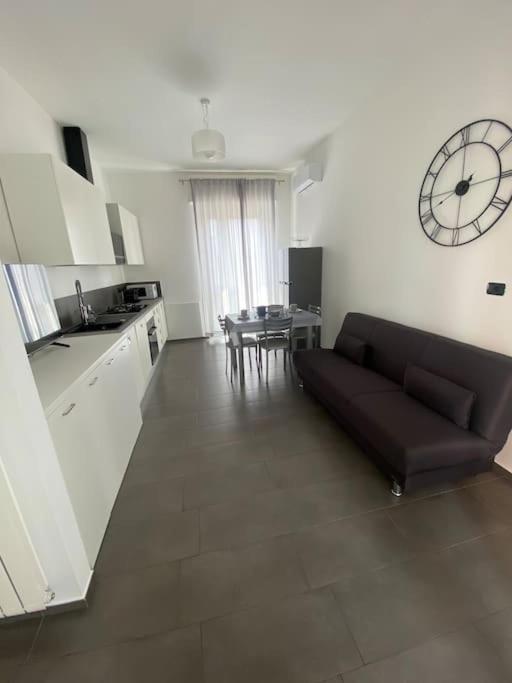 Nice House Luminoso Con Terrazzo Gallarate Bagian luar foto